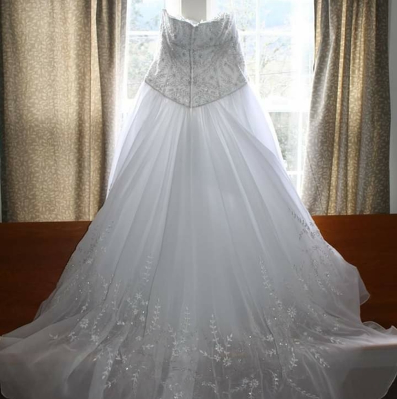 CASABLANCA Dresses & Skirts - CASABLANCA 1866 WEDDING DRESS